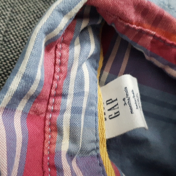 Gap 3-6m Button-down - Picture 2 of 4